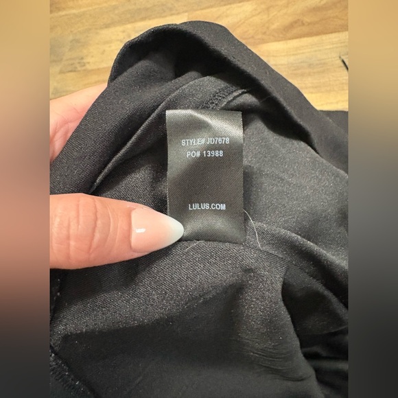 Elegant Lulu’s Black Off-Shoulder Dress - Picture 7 of 9